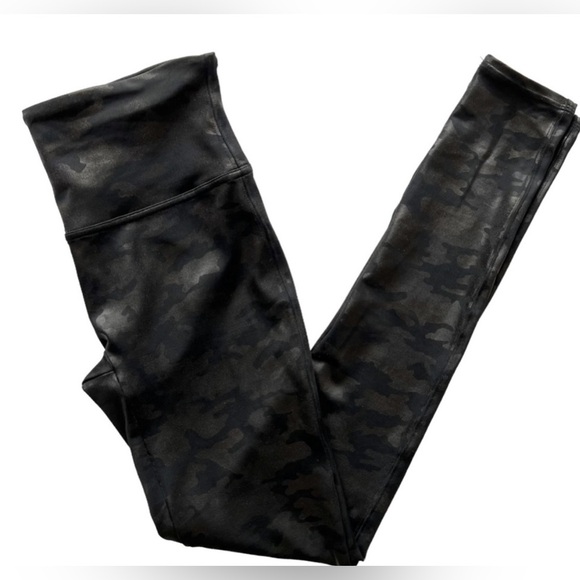 EUC SPANX Faux Leather Camo Leggings Matte Black Camo (S/P) - Picture 2 of 4